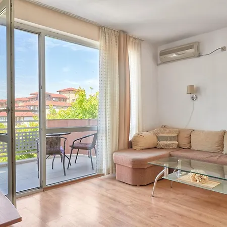 Charming 1-bedroom In Ravda By Flat Mаnаger Apartamento