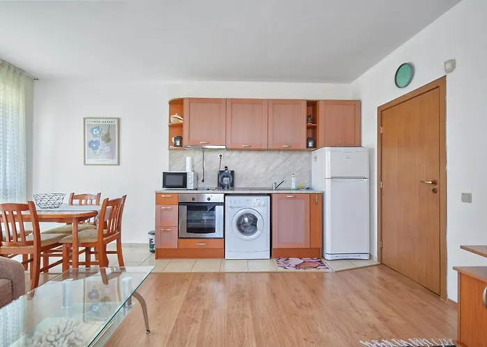 Daire Charming 1-bedroom In Ravda By Flat Mаnаger *