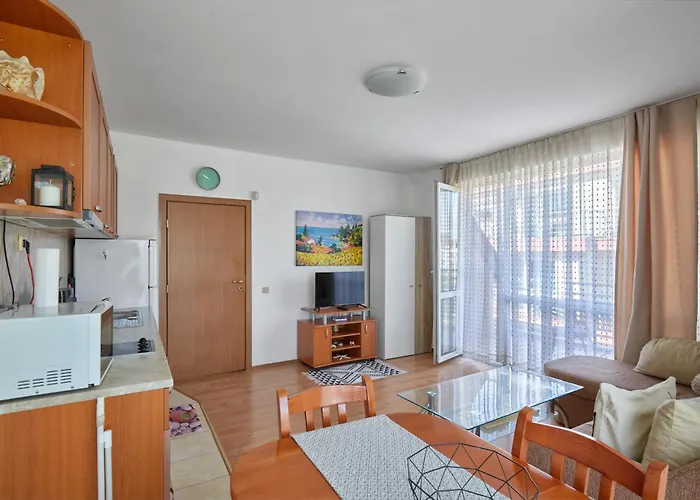 Daire Charming 1-bedroom In Ravda By Flat Mаnаger